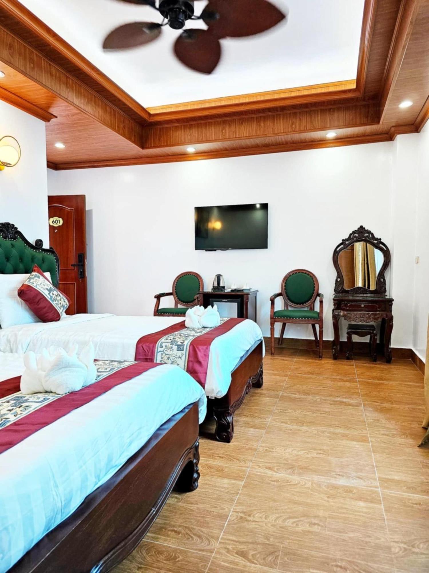 Sky Hotel Vang Vieng Exterior photo