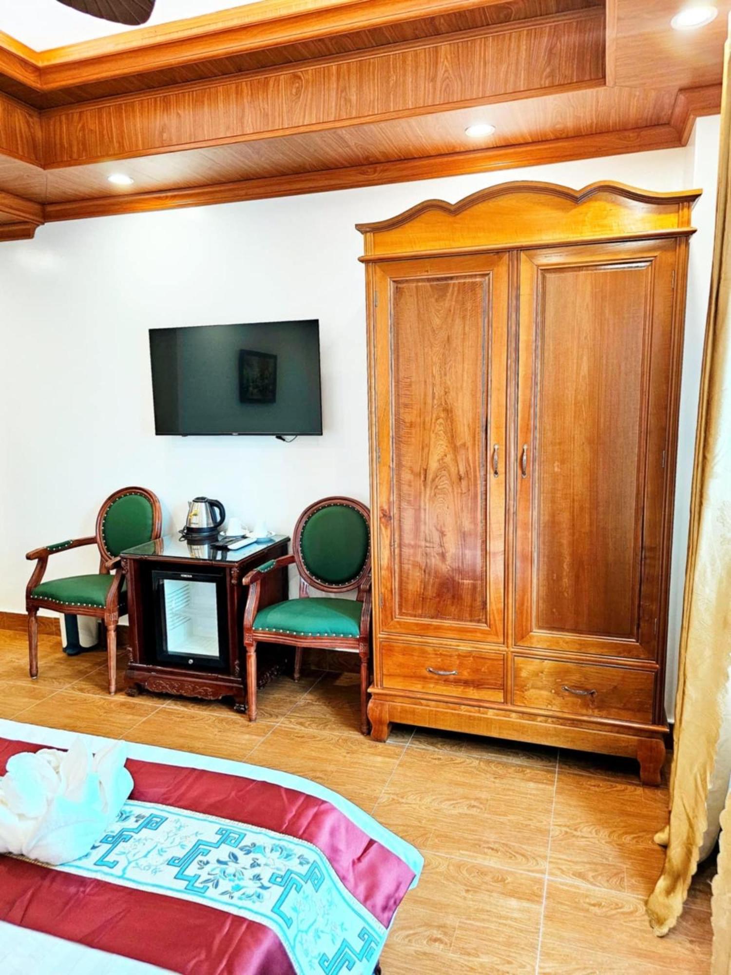 Sky Hotel Vang Vieng Exterior photo