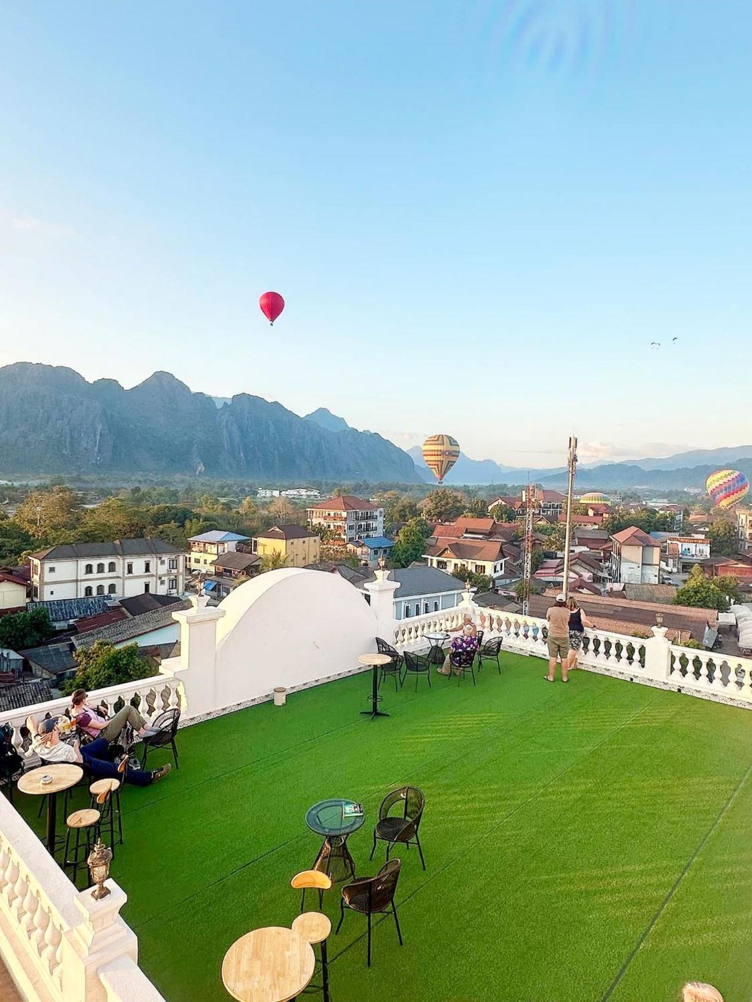 Sky Hotel Vang Vieng Exterior photo